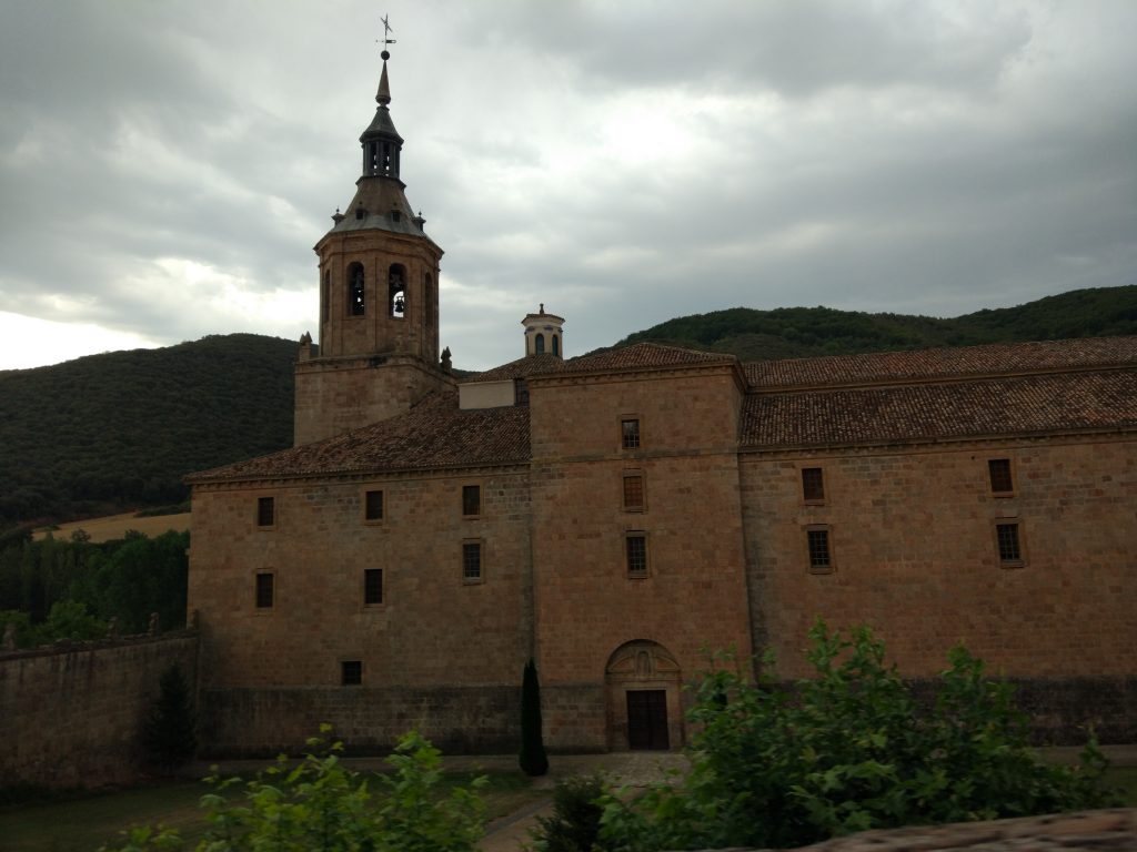 Disfrute del ambiente histórico de uno de los monasterios más antiguos de España